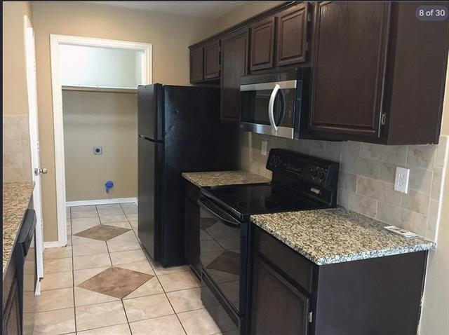 Building Photo - 2202 Brookview Dr