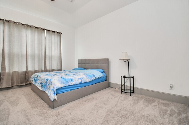 Building Photo - 8726 Marina Alto Ln
