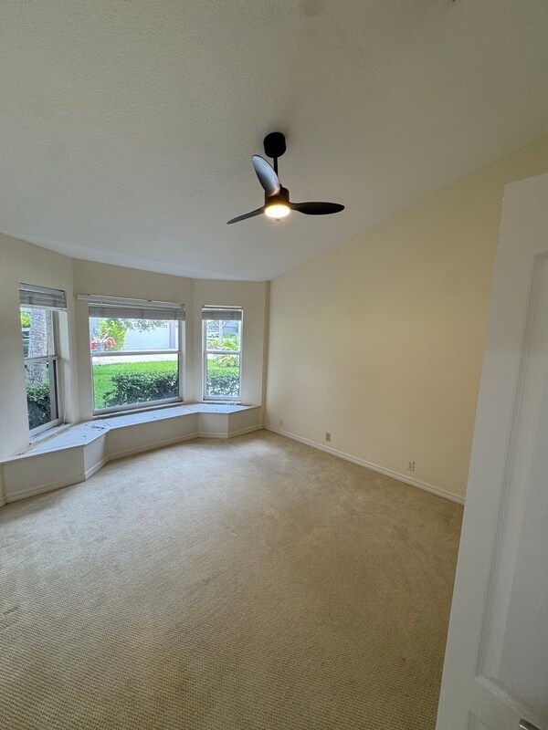 Building Photo - 10084 Cherry Hills Ave Cir
