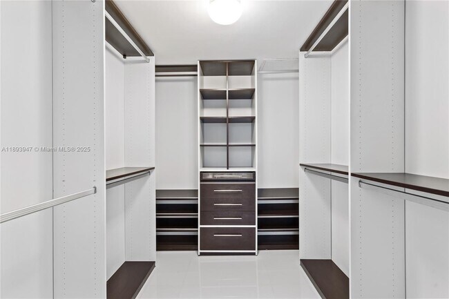 Building Photo - 495 Brickell Ave