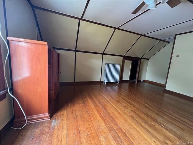 Building Photo - 123 Monhagen Ave