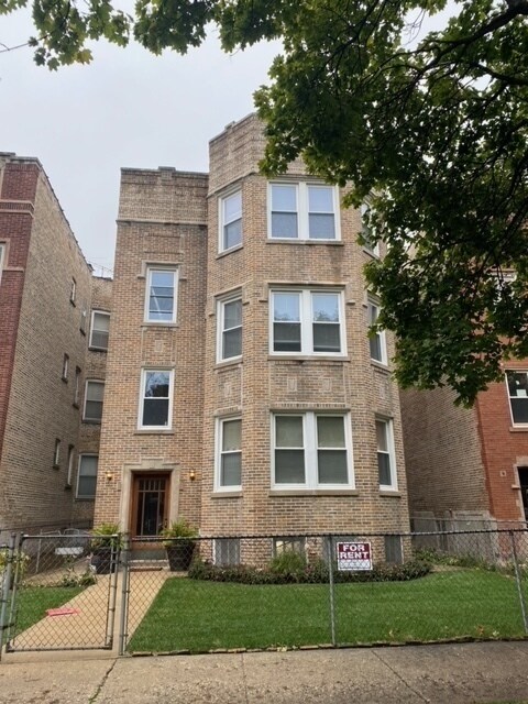 Primary Photo - 4928 N St Louis Ave