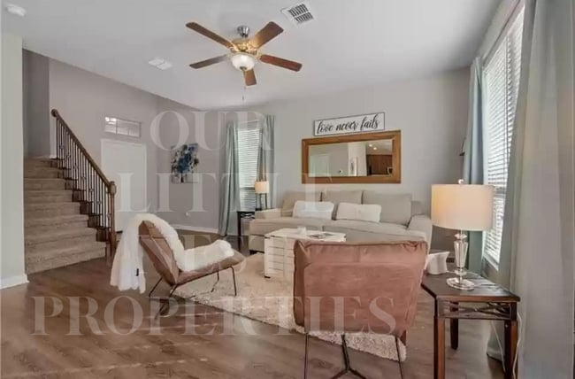 Building Photo - 10712 Fallbrook Rd