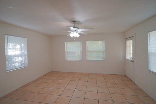 Building Photo - 702 Nassau St