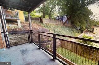 Building Photo - 7611 Maple Ave