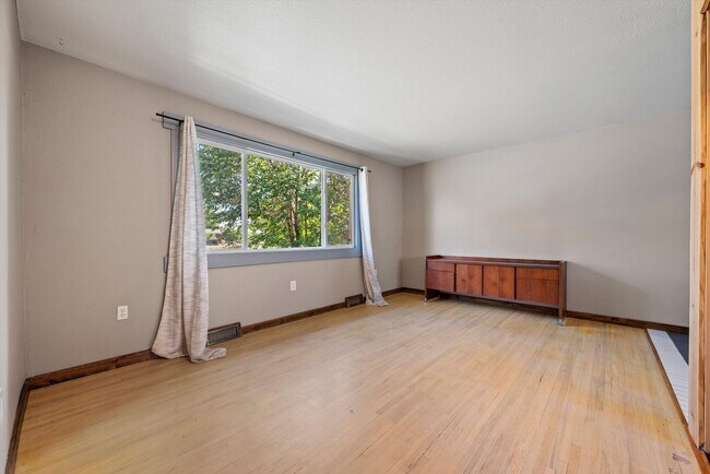 Building Photo - Updated 2 Bedroom Home in North Park Hill | Fresh Paint & Prime Denver Location