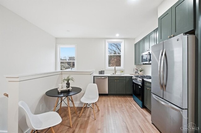 Building Photo - 989 Parkside Pl