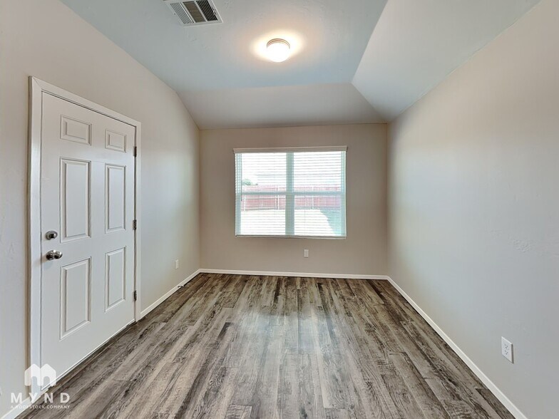 Building Photo - 2303 Ridge Way