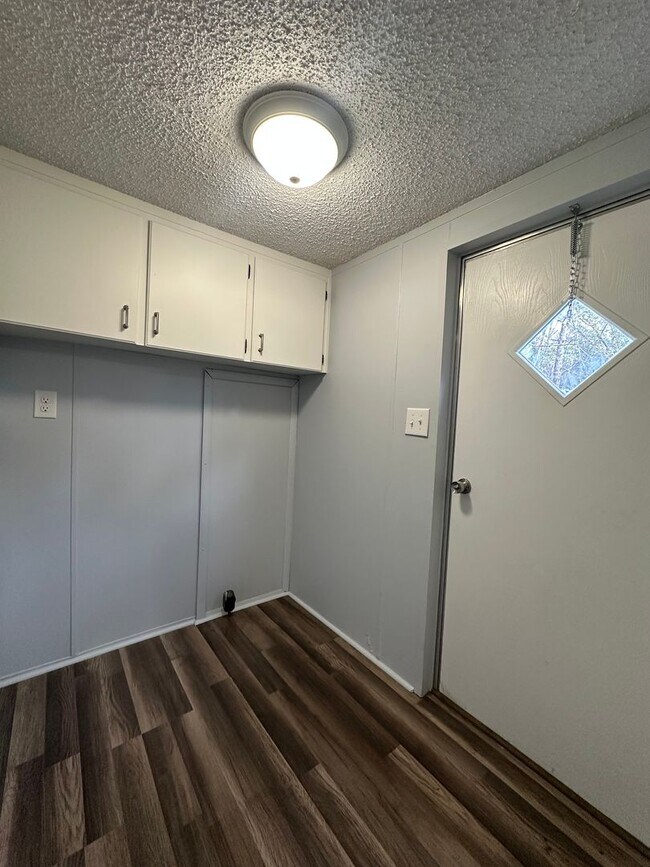 Building Photo - 114 Deer Rd