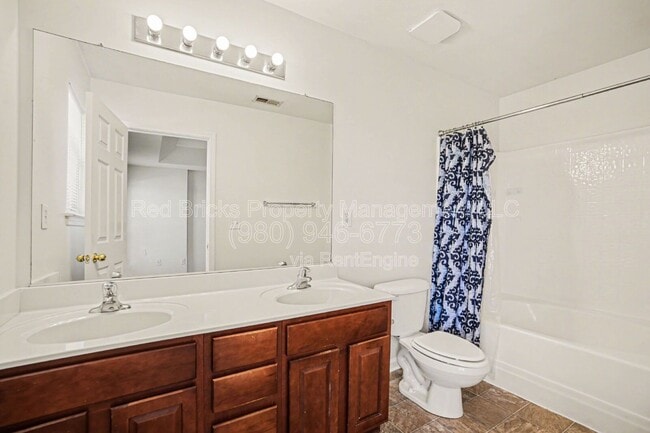 Building Photo - 15658 King Louis Ct