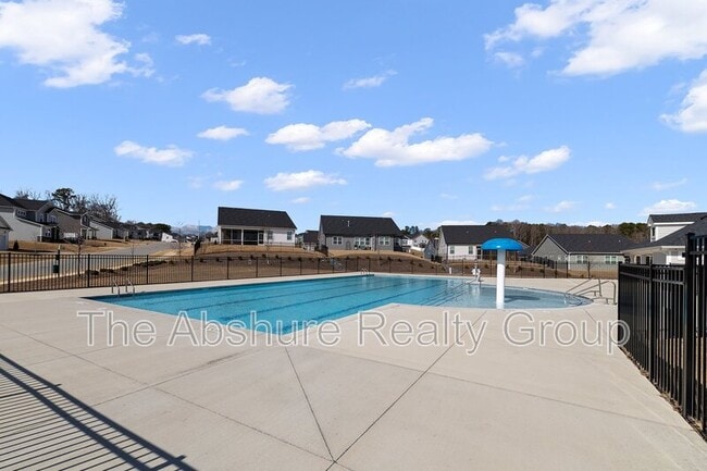 Building Photo - 49 River Bank Rd