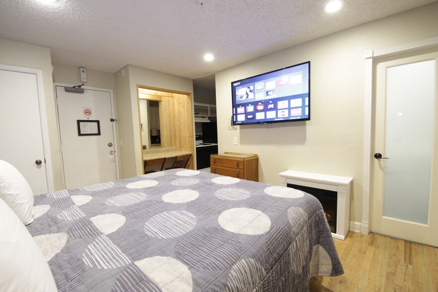 55 Inch Smart TV - 2105 Bristol W Ave
