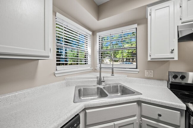 Building Photo - 24 Oak Ridge Dr