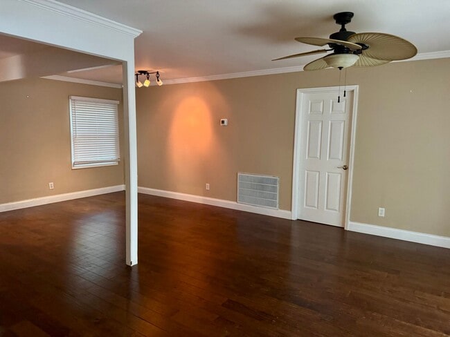 Building Photo - Classic Three Bedroom Home in Hilton Head ...