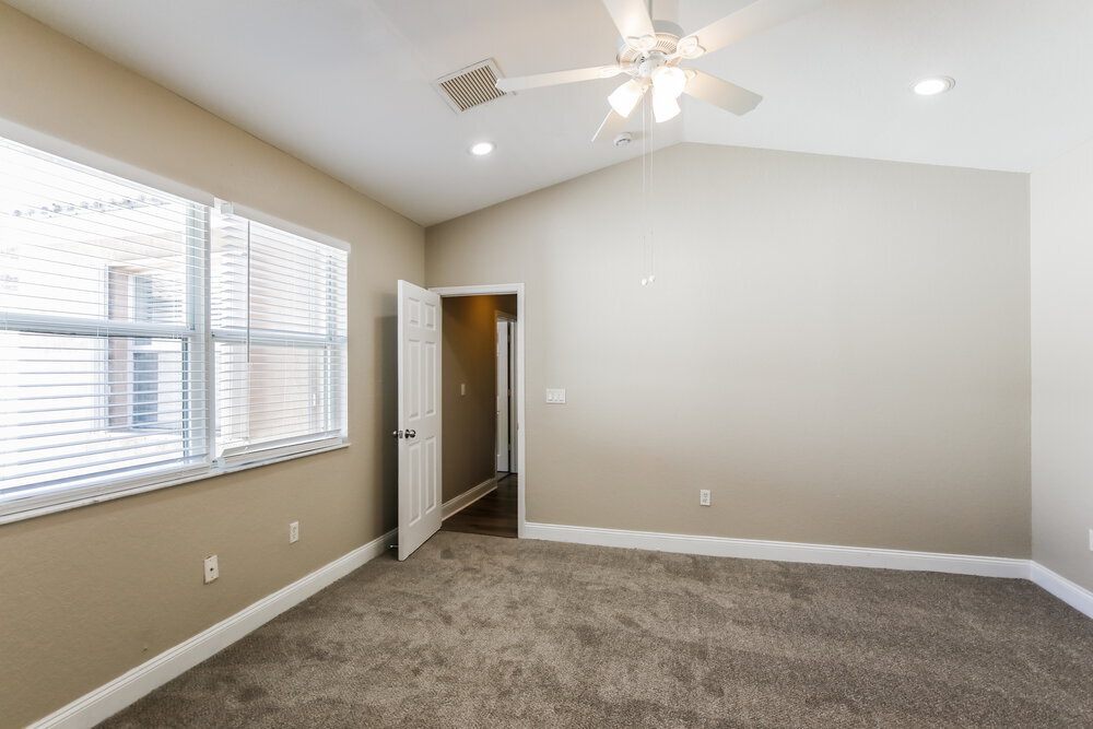 Building Photo - 1648 SE 20th Rd