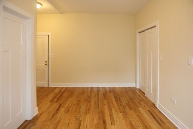 Building Photo - 4349 N Damen