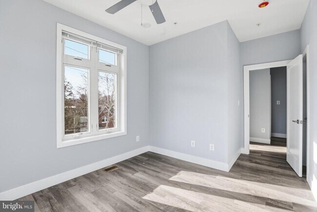 Building Photo - 2602 4th St NE