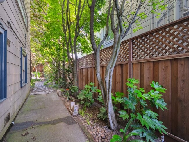 Building Photo - 760 Haight St