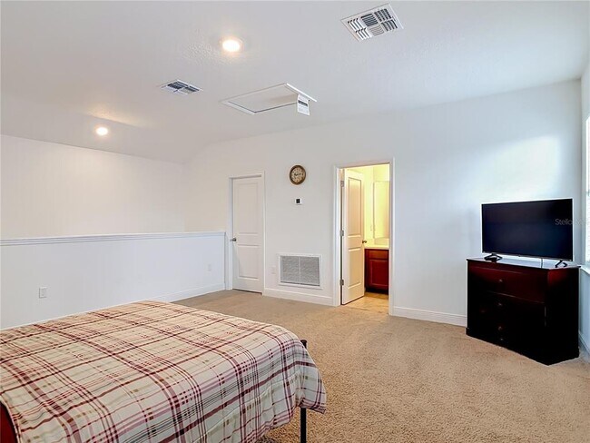 Building Photo - 792 Hyperion Dr