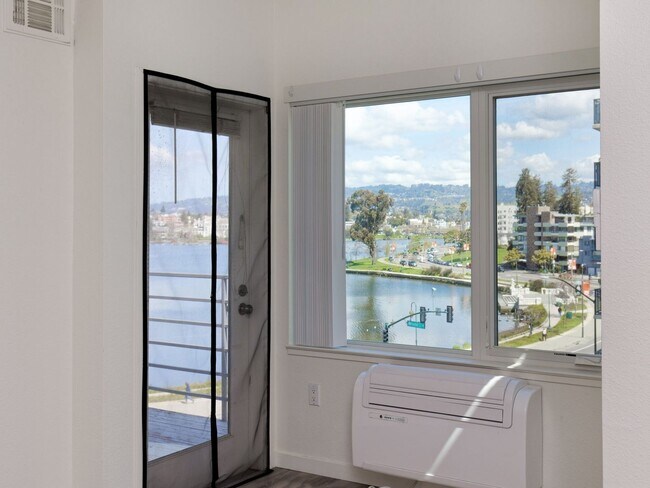 Building Photo - 1524 1st Ave