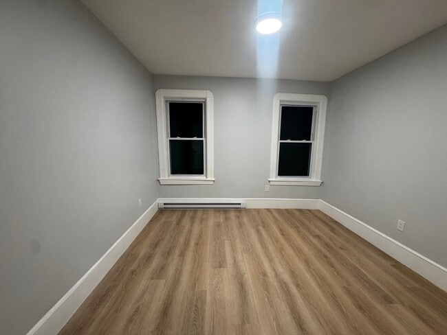 Building Photo - 16 Ashton St