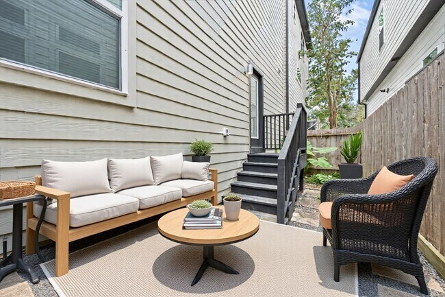 Building Photo - 1333 W 22nd St