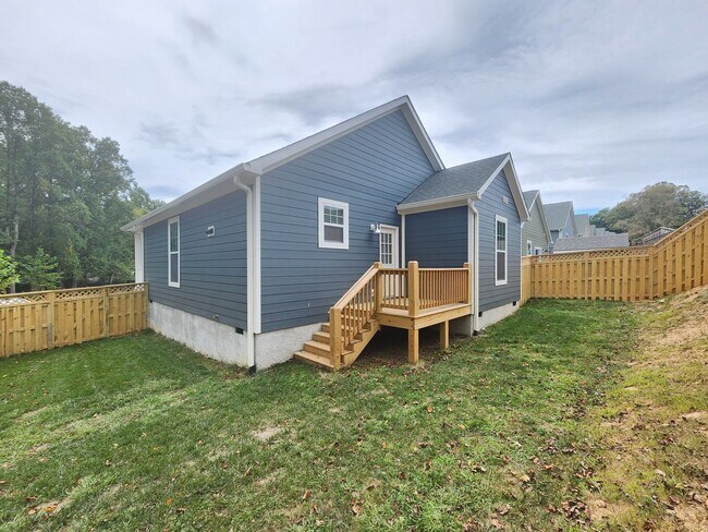 Building Photo - 1128 Blueview Dr