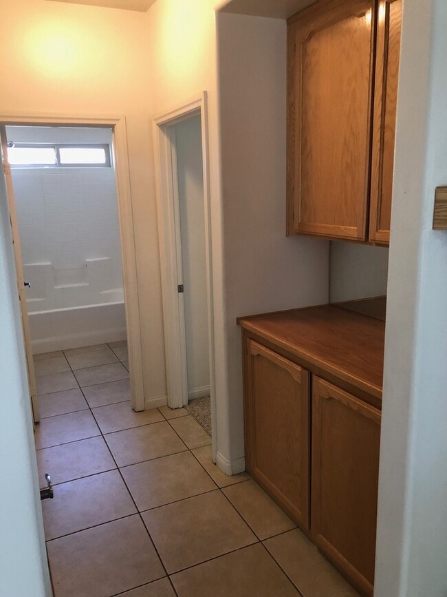 Building Photo - Adorable 3 bedroom Hesperia home!