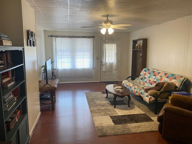 Building Photo - 3 Bedroom, 2 Bath Home in Manheim - Fenced...