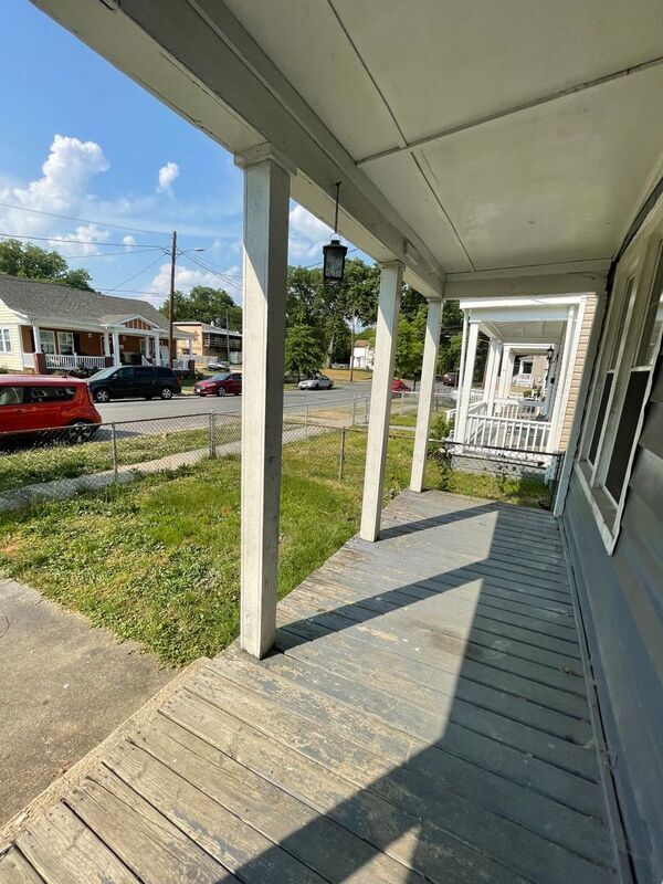 Building Photo - 2206 Edwards Ave