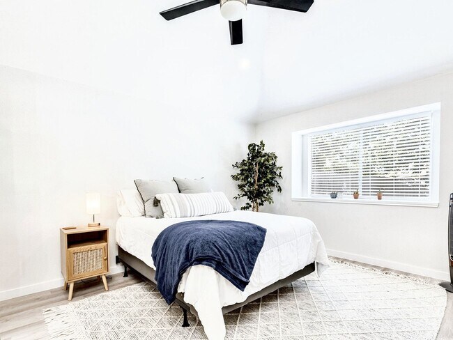 Building Photo - Lovely 3/BR 2.5/BA Modern Home with Premiu...