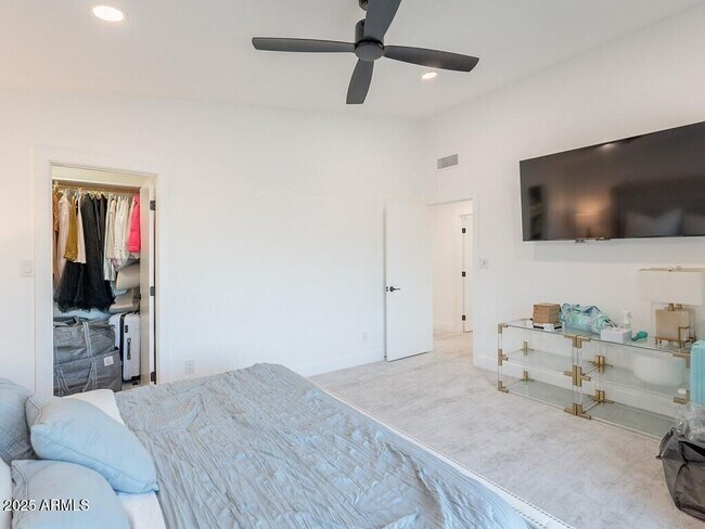 Building Photo - 4748 E Redfield Rd