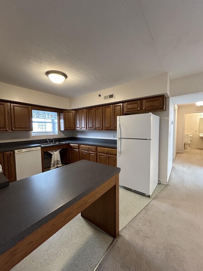 Building Photo - 17 Rosewood Ct