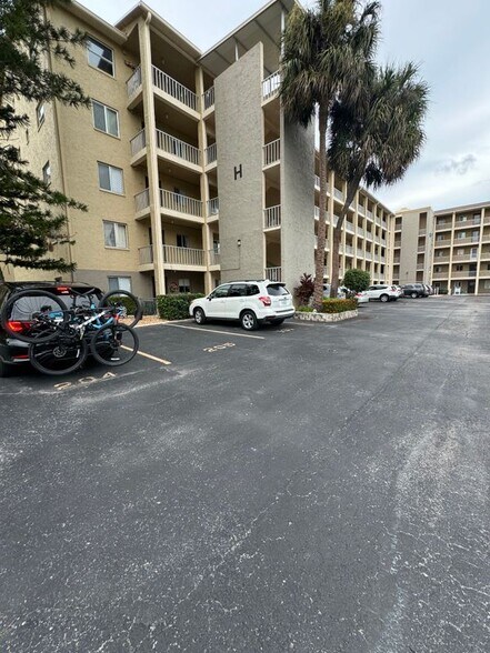 Building Photo - 3719 Lake Bayshore Dr