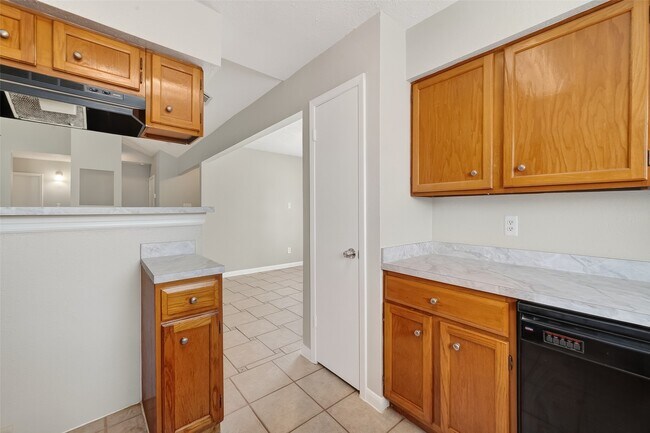 Building Photo - 10506 Ivy Oaks Ln