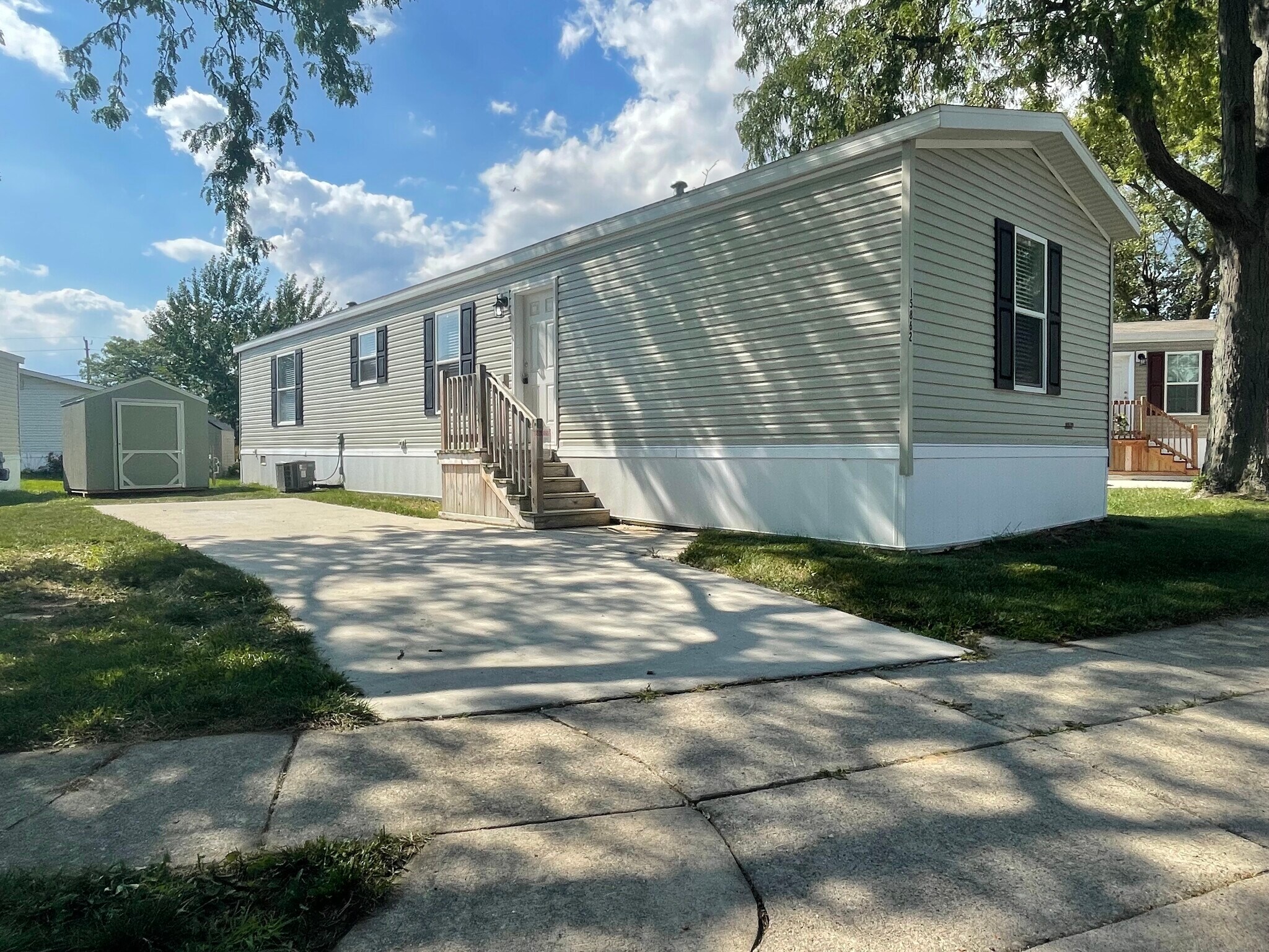 Building Photo - 15862 Villaire Ave