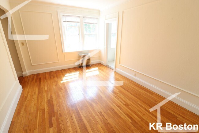 Building Photo - Beautiful 1Br/1Bth apartment! Heat/Hot Water inc.  Must see!