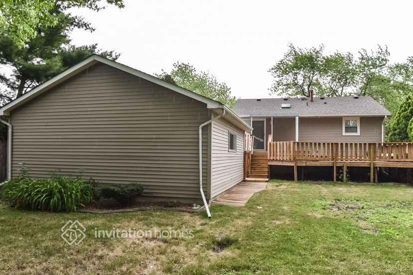 Building Photo - 104 N Elm Ln