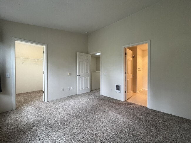 Building Photo - Spacious Three-Story Townhome Near Orenco Station with Attached Garage, Private Balcony, and Vaul...