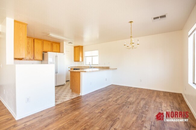 Building Photo - Spacious Home in Magic Ranch in Florence