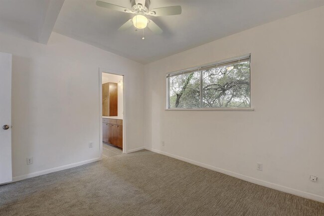 Building Photo - 803 Azie Morton Rd