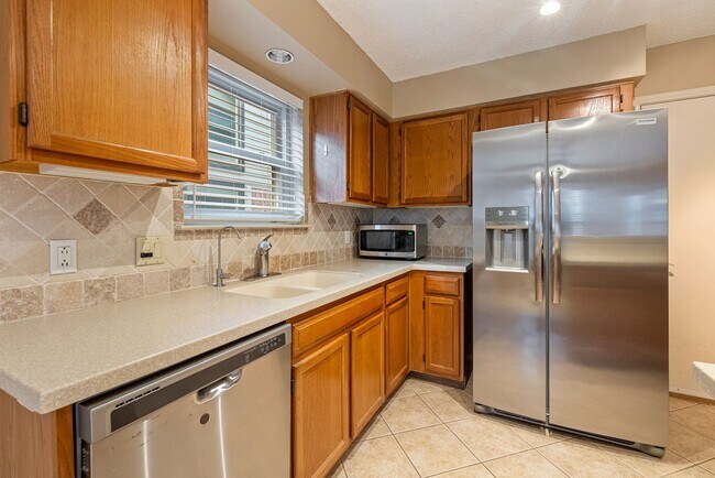 Building Photo - Beautiful North Austin Home