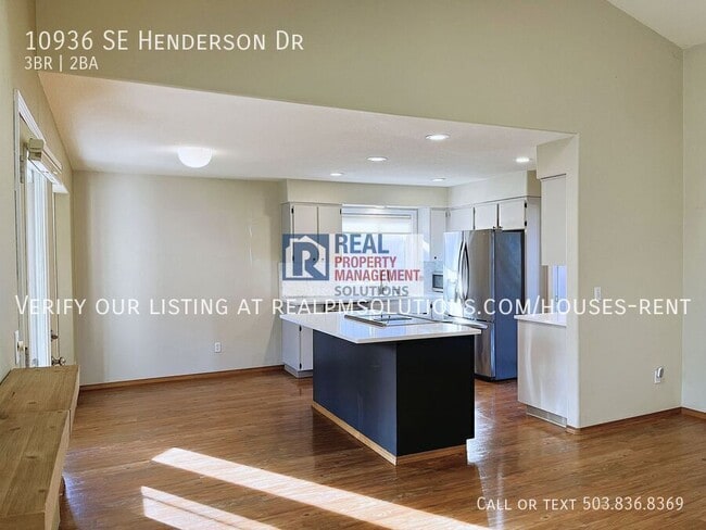 Building Photo - 10936 SE Henderson Dr