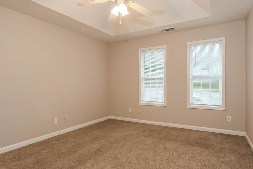 Building Photo - 9490 Pebble Creek Ct