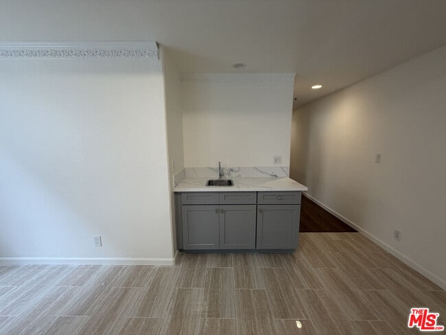 Building Photo - 1240 Amherst Ave