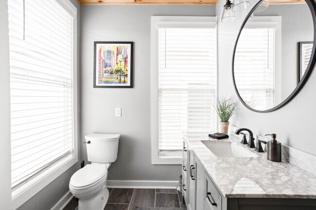 Building Photo - 848 Camp St