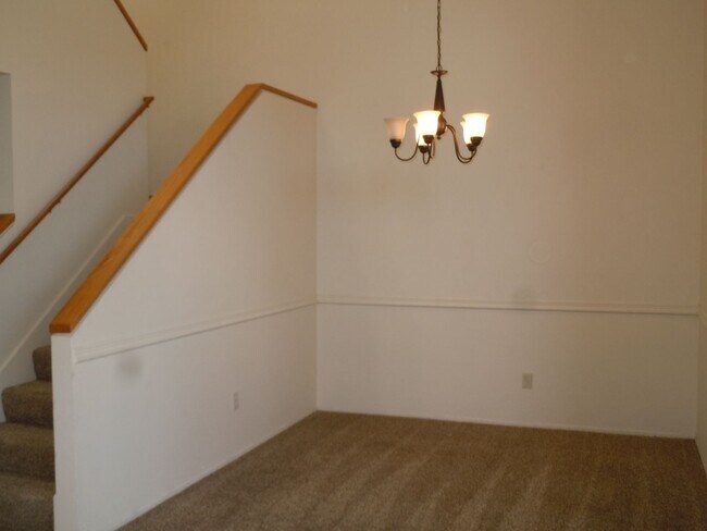 Building Photo - Great family home on a cul-de-sac