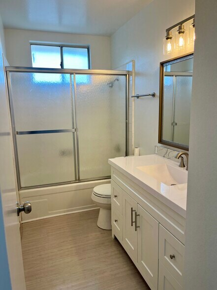 Building Photo - 28167 Robin Ave