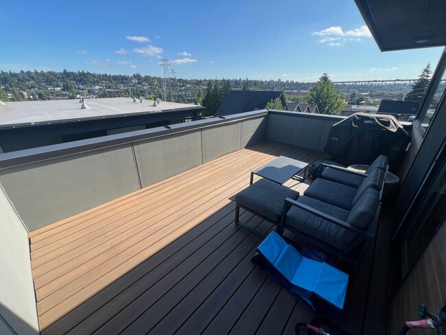 Building Photo - Modern 3-Bedroom Home in North Queen Anne
