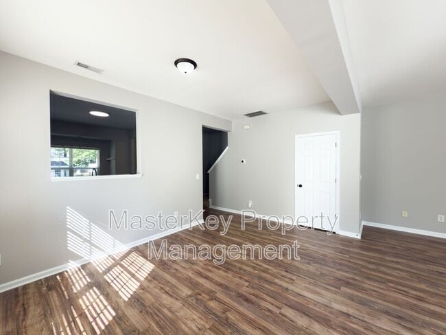 Building Photo - 123 Baberton Dr